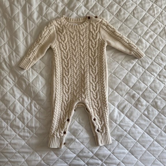 Baby GAP Cream Cable Knit Baby Footie - Picture 1 of 8
